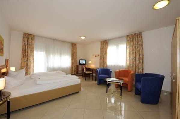 Rhein Neckar Hotel Mannheim Exterior photo